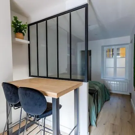 Apartment Contemporain Renove A 14eme Paris